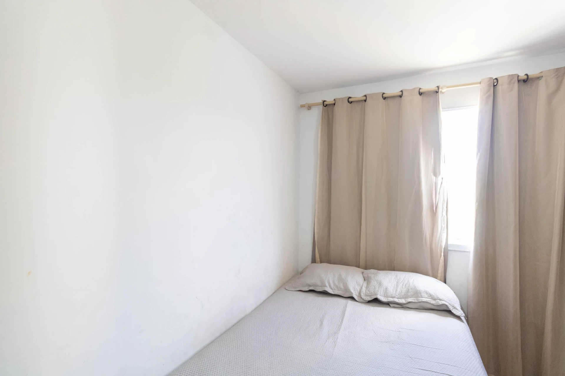 Furnished 2-bedroom apartment with 1 parking space — photo 19
