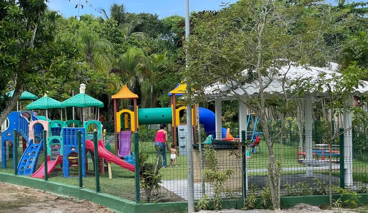 4 quartos e banheira: casa de 650 m² — photo 72