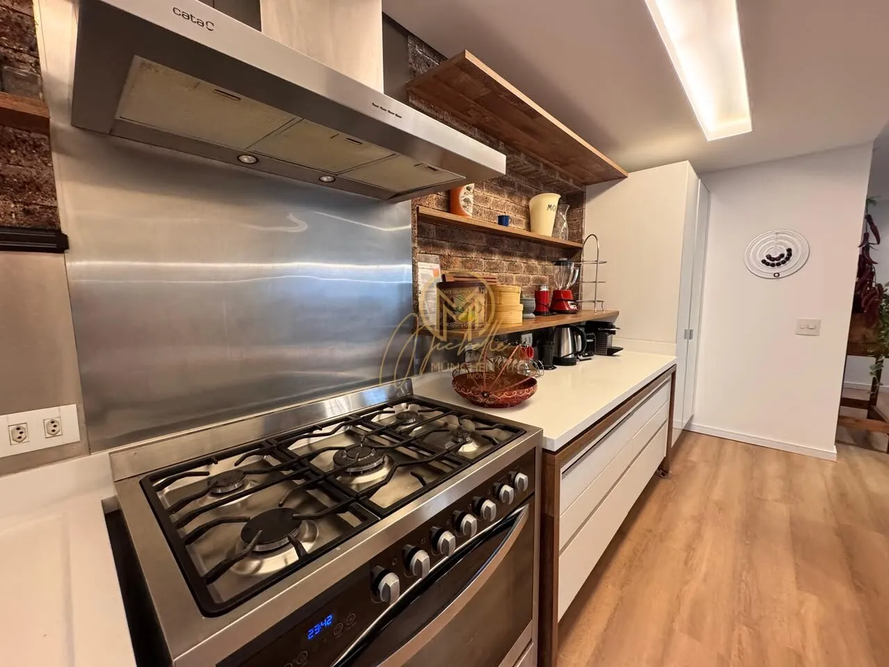 Furnished 160 m² apartment with 3 bedrooms and 4 baths — photo 19