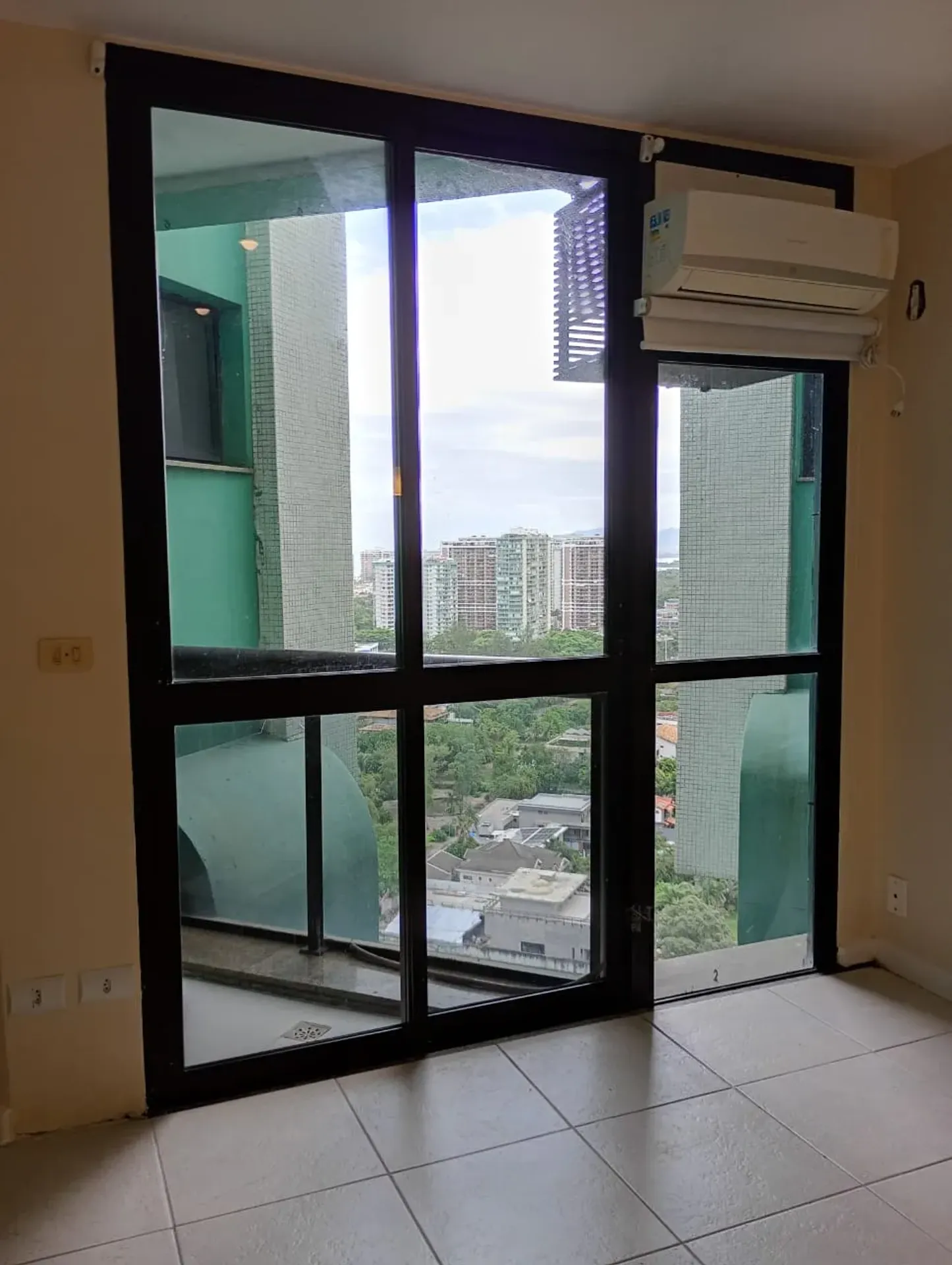3-bedroom apartment with floor-to-ceiling windows — photo 14