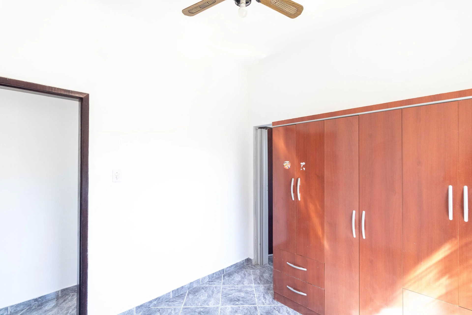 Unfurnished house with 3 bedrooms and a private garden — photo 5
