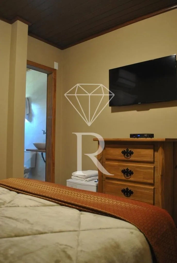 House with 7 en-suite bedrooms and 4 parking spaces — photo 23