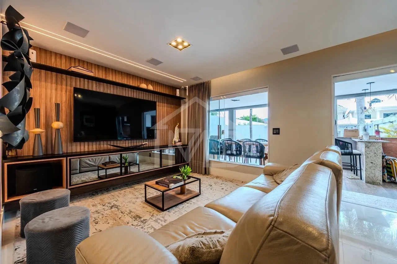Furnished 6-bedroom house, 266 m² and 3 parking spots — photo 31