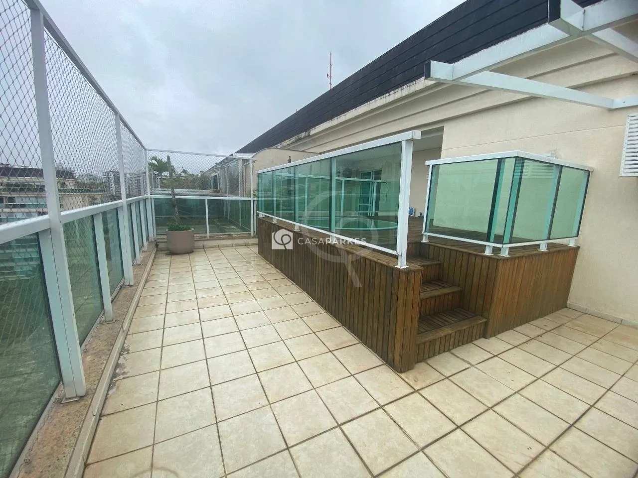 Apartment on the 9th floor with a glass-enclosed balcony — photo 40