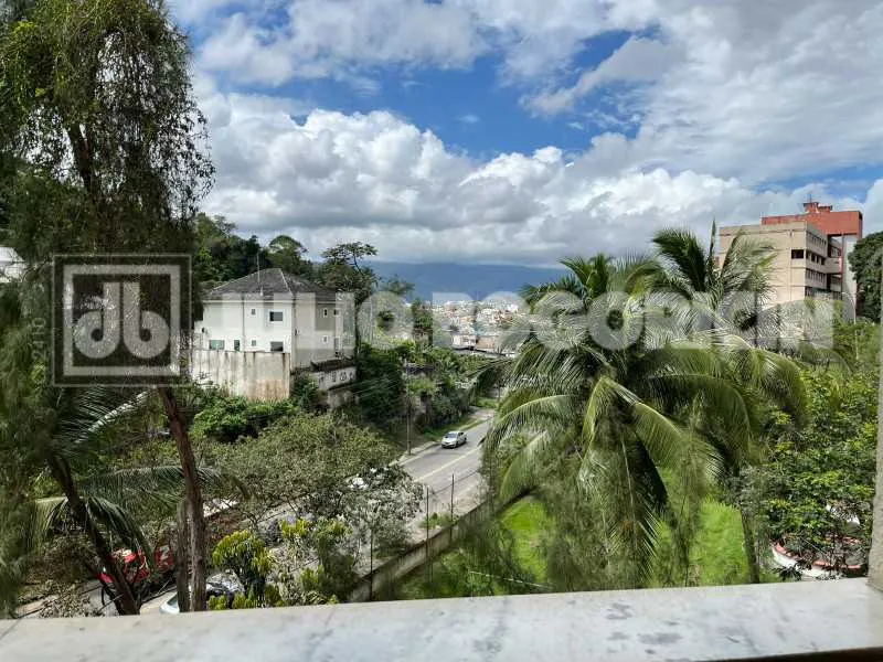 2-bedroom apartment with a mountain view — photo 12