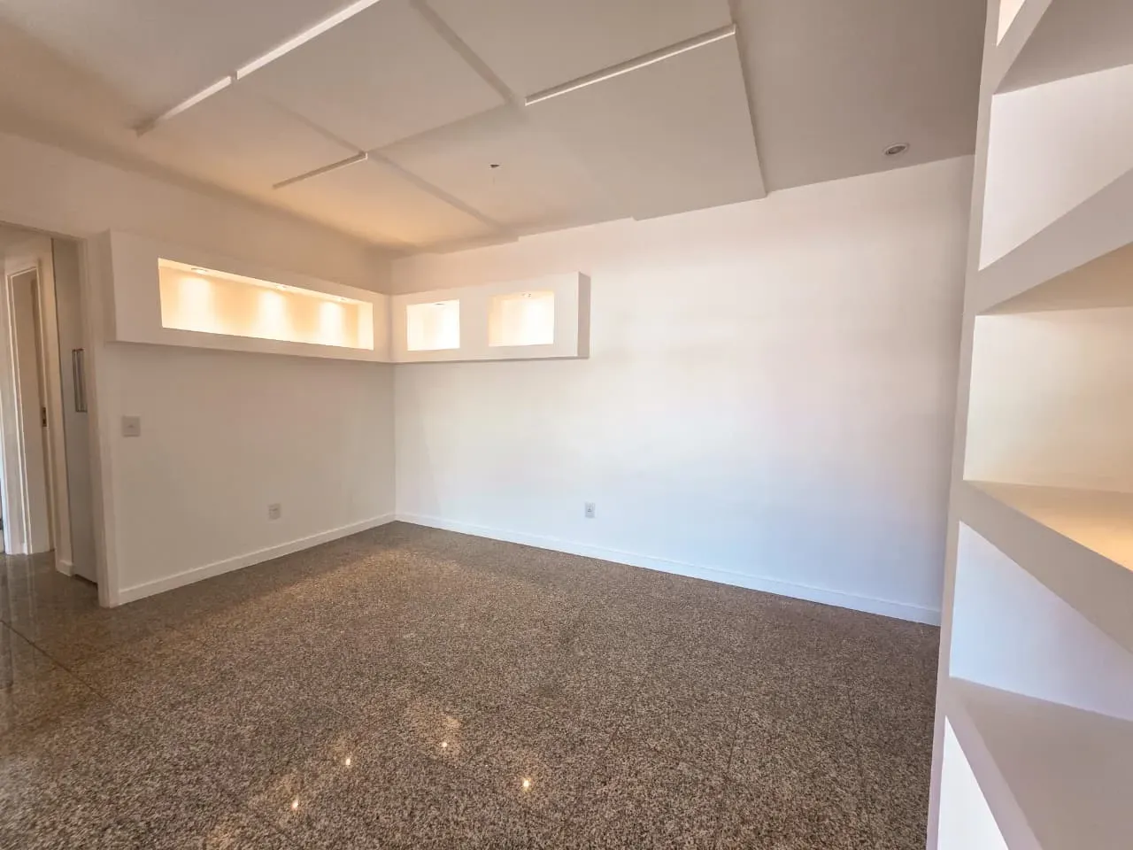 Home office in a 3-bedroom apartment, 107 m² — photo 18