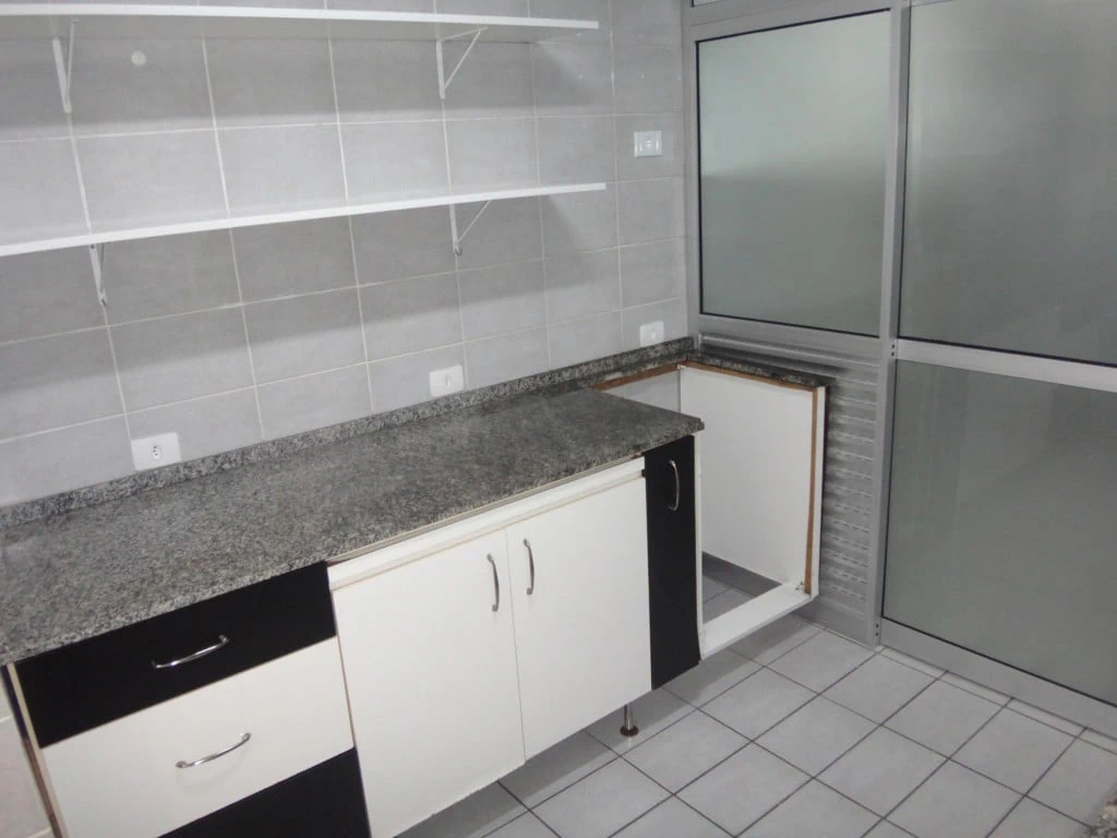 2-bedroom apartment with a walk-in closet — photo 4