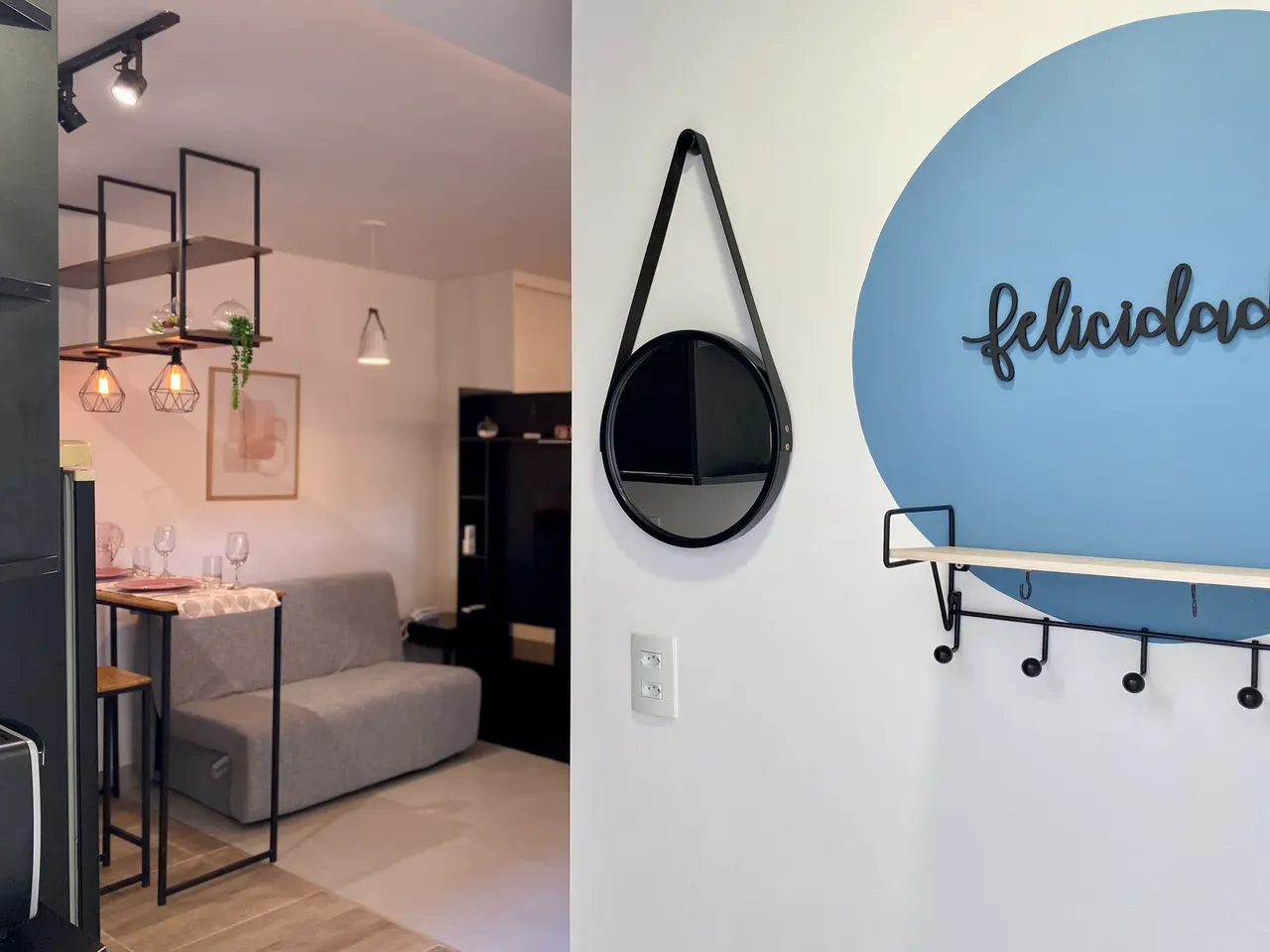 One-bedroom apartment with a washing machine — photo 12