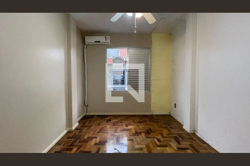 Wood or laminate floors in a 3-bedroom apartment, 70 m² — photo 25