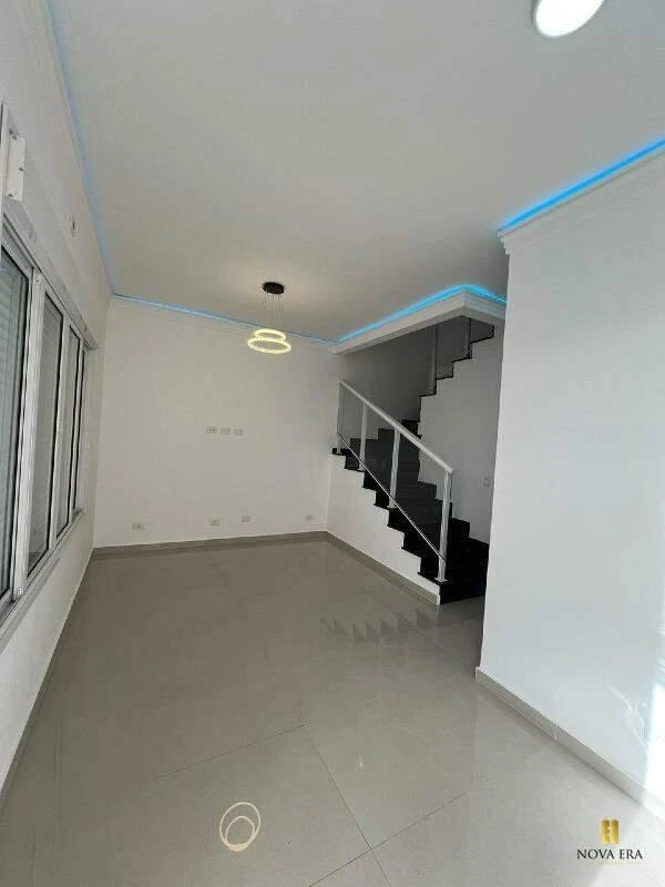 Будинок з кухнею відкритого планування та балконом — photo 14