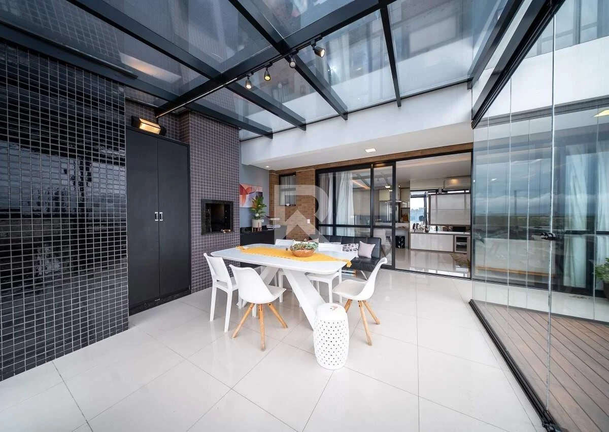 Furnished apartment, 150 m², with a glass-enclosed balcony — photo 36