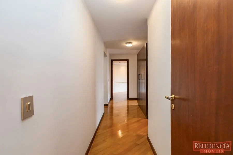 Condo house with 3 bedrooms and a closed kitchen — photo 12