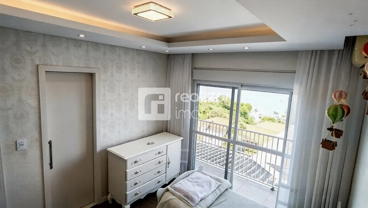 3-bedroom house with a water view in Florianópolis — photo 2