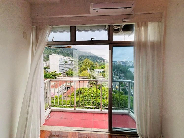 Water view in a 3-bedroom apartment, 102 m²