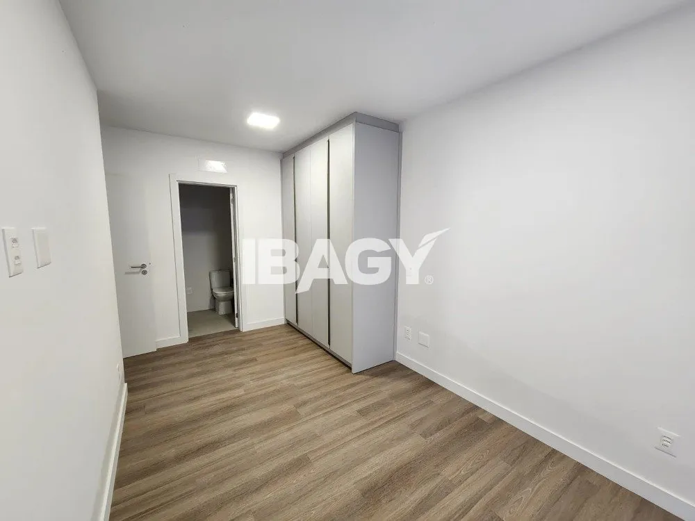 Furnished apartment, 116 m², with a grill on the balcony — photo 36