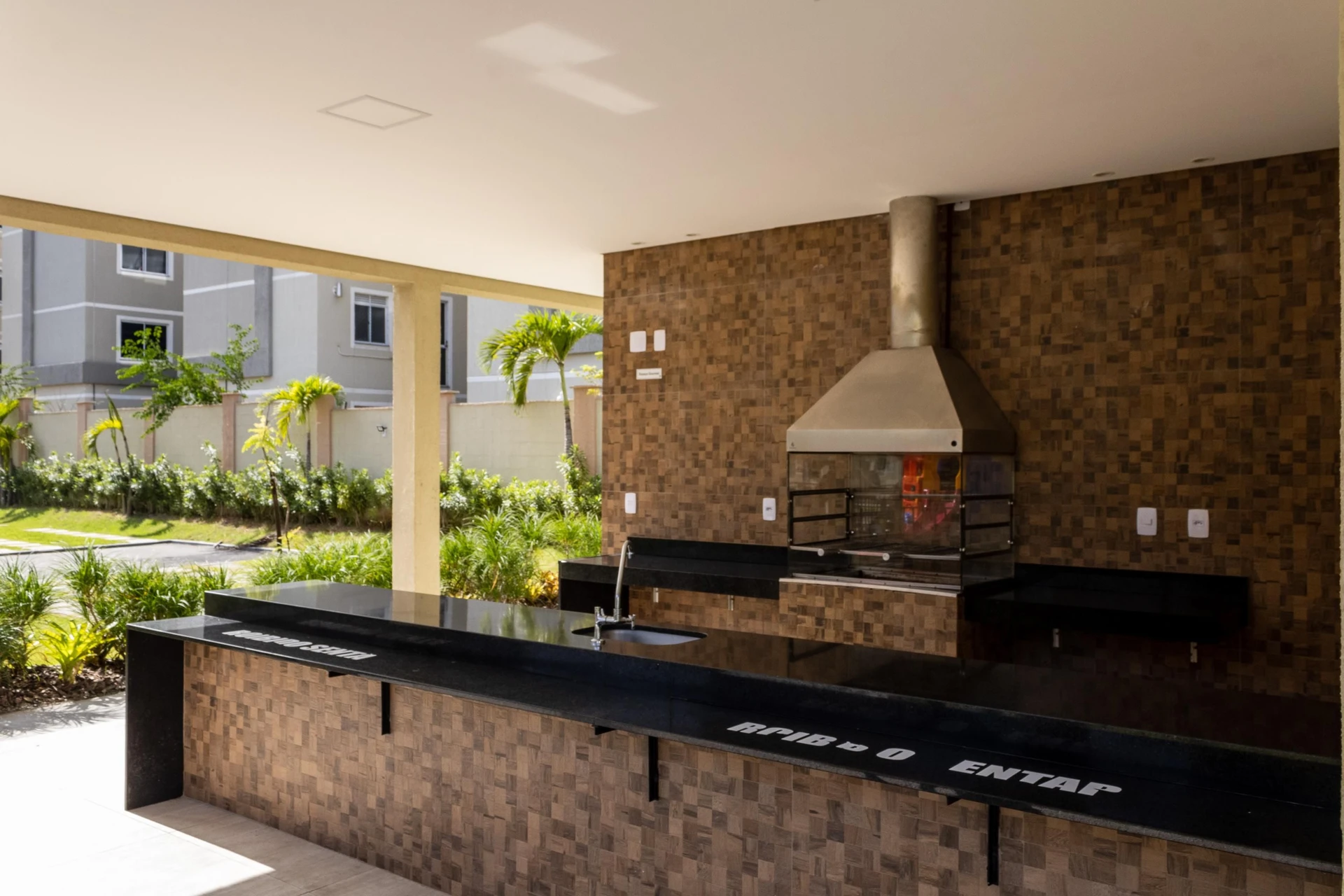 Apartment with 2 bedrooms and an open-plan kitchen — photo 40