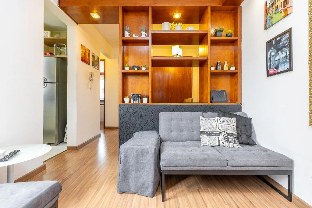 Furnished 2-bedroom apartment with an open-plan kitchen — photo 3