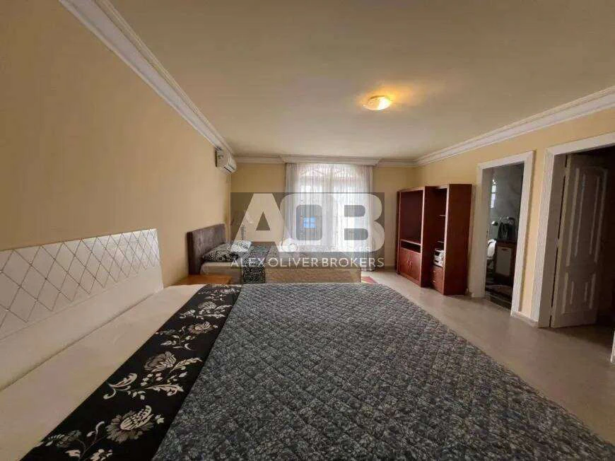 Casa mobiliada com 8 quartos e piscina de uso exclusivo — photo 5