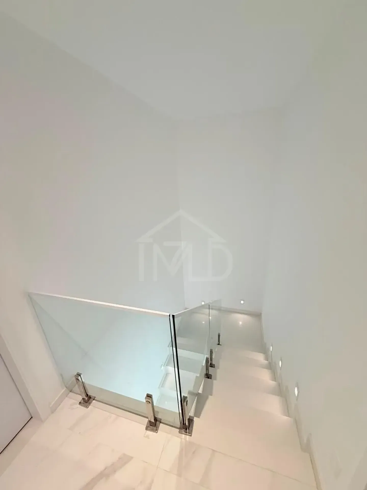 Triplex house with 280 m², 5 suites and balcony grill — photo 13