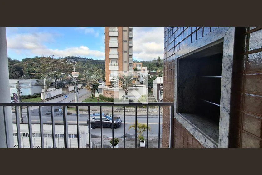 3-bedroom apartment in a building with a pool — photo 7