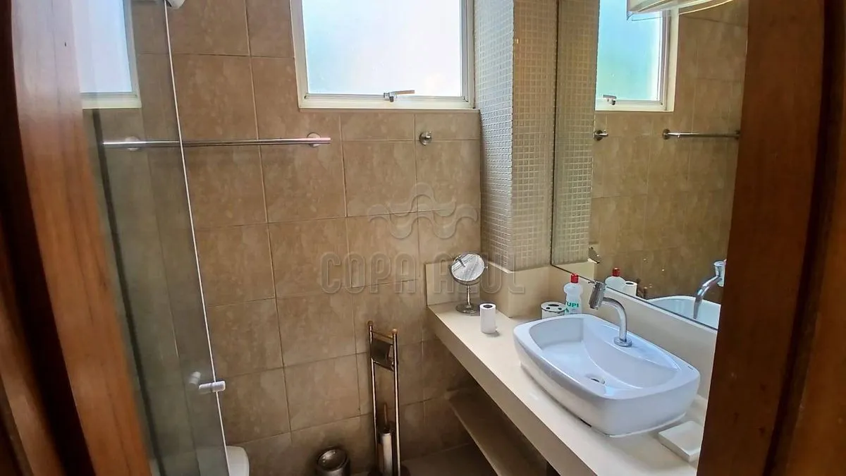 One-bedroom apartment with a mountain view in Rio de Janeiro — photo 18
