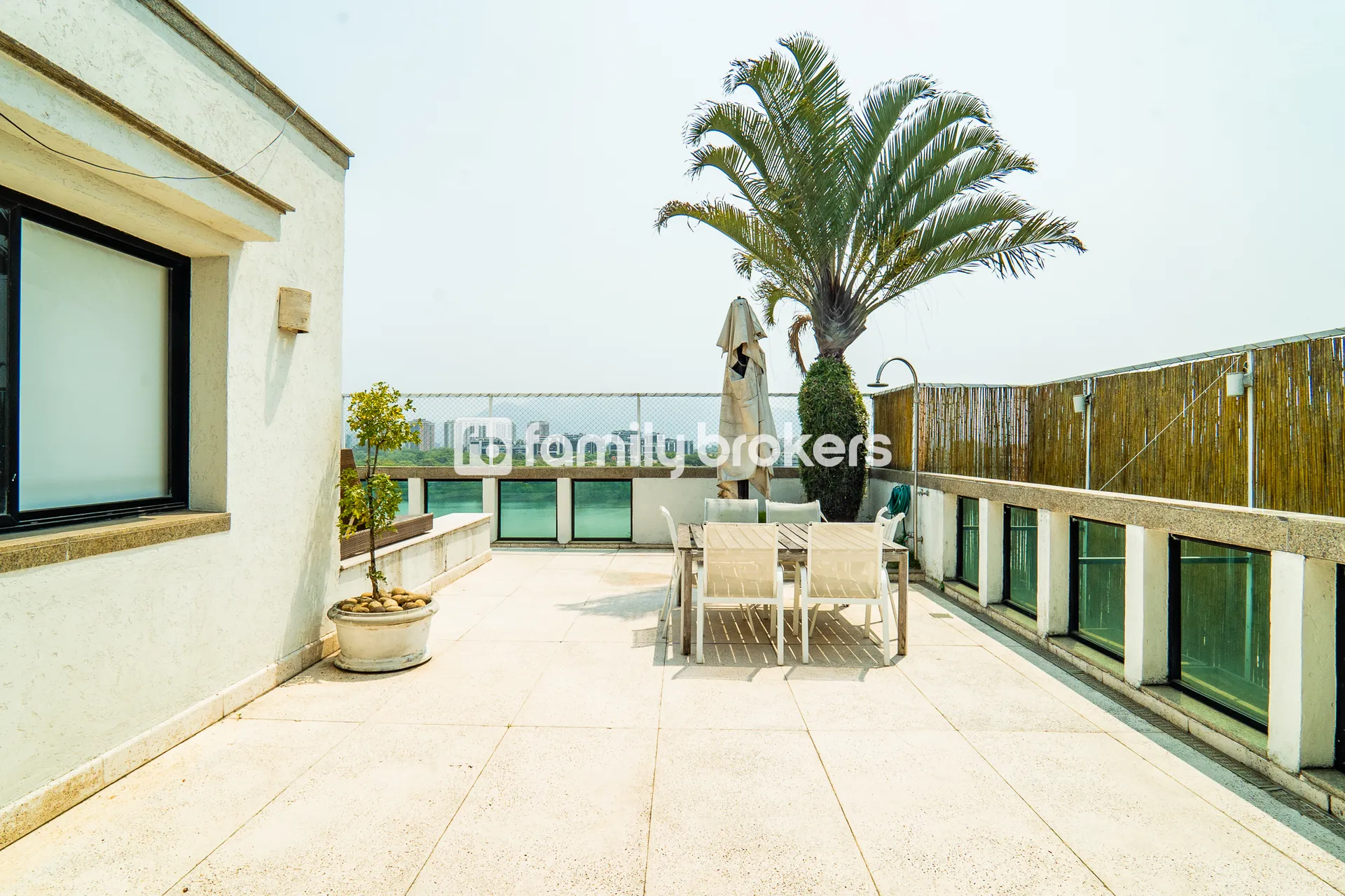 Furnished apartment with 4 bedrooms and a gas kitchen — photo 32