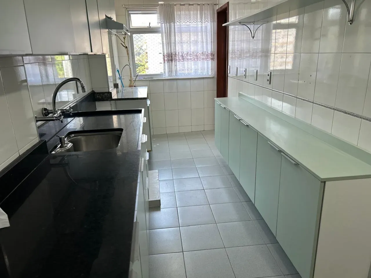 Unfurnished apartment with 3 bedrooms and 5 bathrooms — photo 44