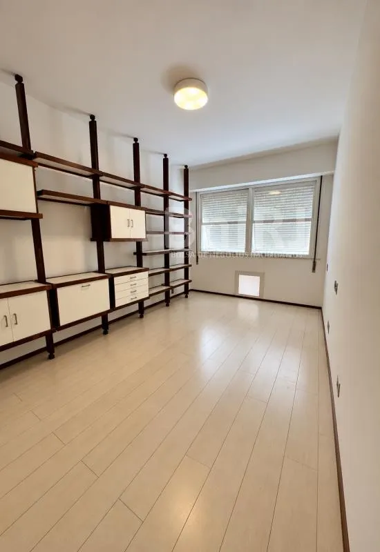 Home office in a 4-bedroom apartment, 280 m² — photo 14