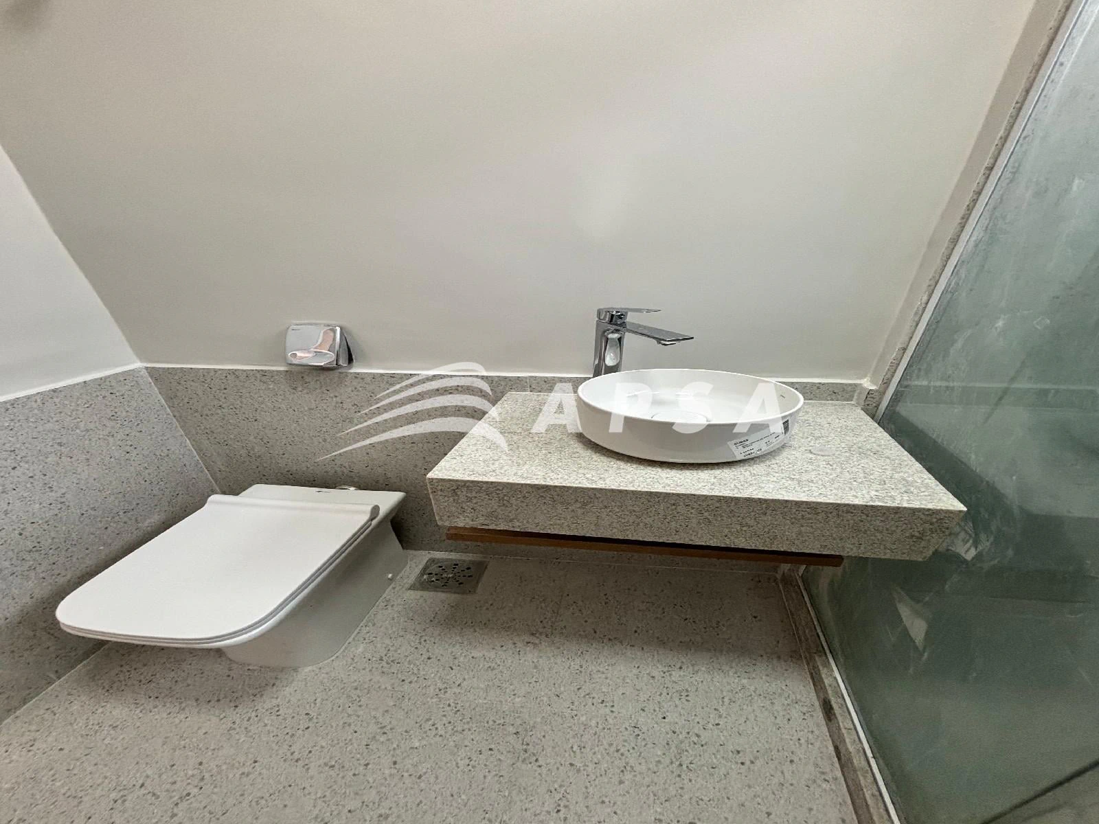Дерев'яна підлога або ламінат та 2 спальні: квартира 70 м² — photo 2