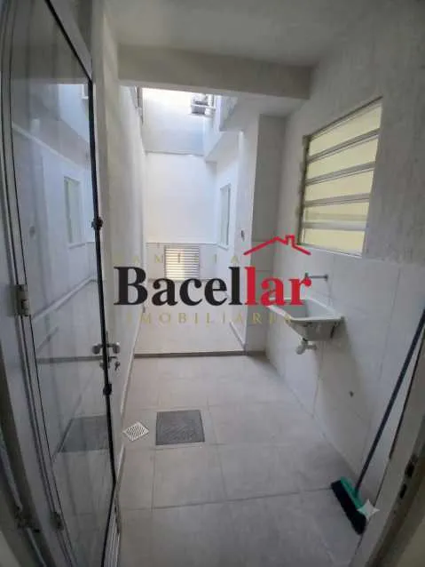 Rental apartment with 2 bedrooms and glass shower enclosure — photo 18