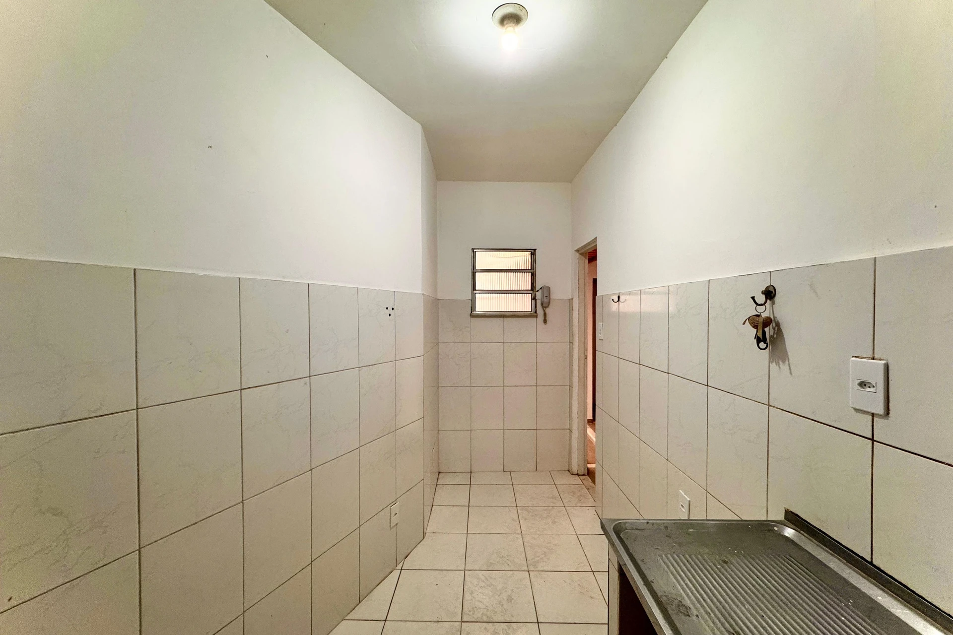 Невмебльована квартира з 3 спальнями і балконом — photo 25