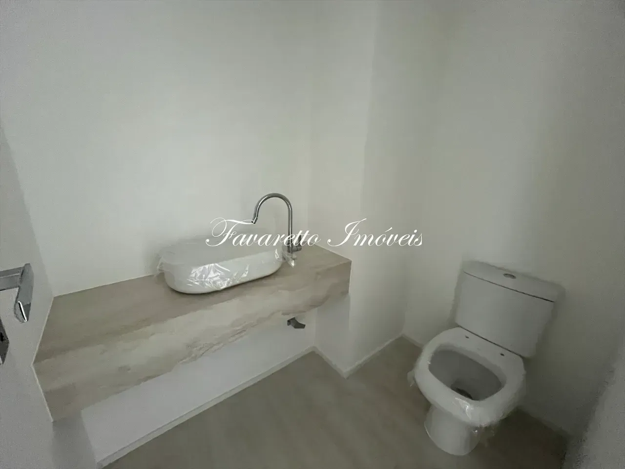 Apartment with 4 suites and a closed-off kitchen — photo 18