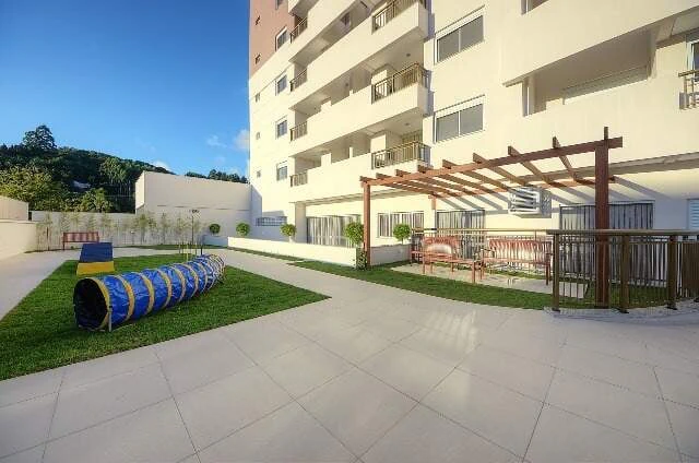 Balcony with a grill in a one-bedroom apartment, 68 m² — photo 14