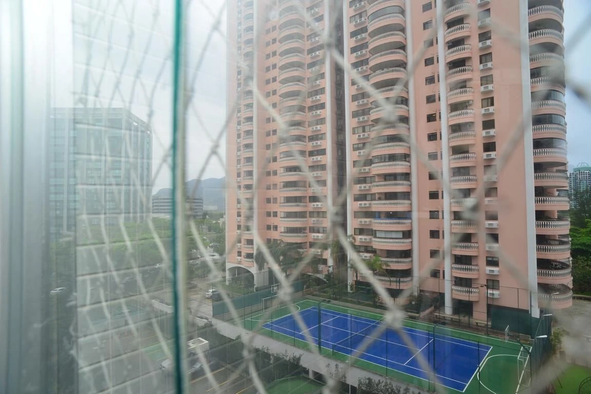 Rental apartment with 2 bedrooms and a glass balcony — photo 4