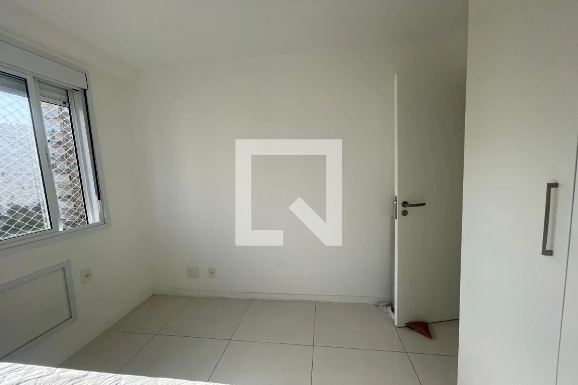 Furnished 2-bedroom apartment with balcony — photo 14