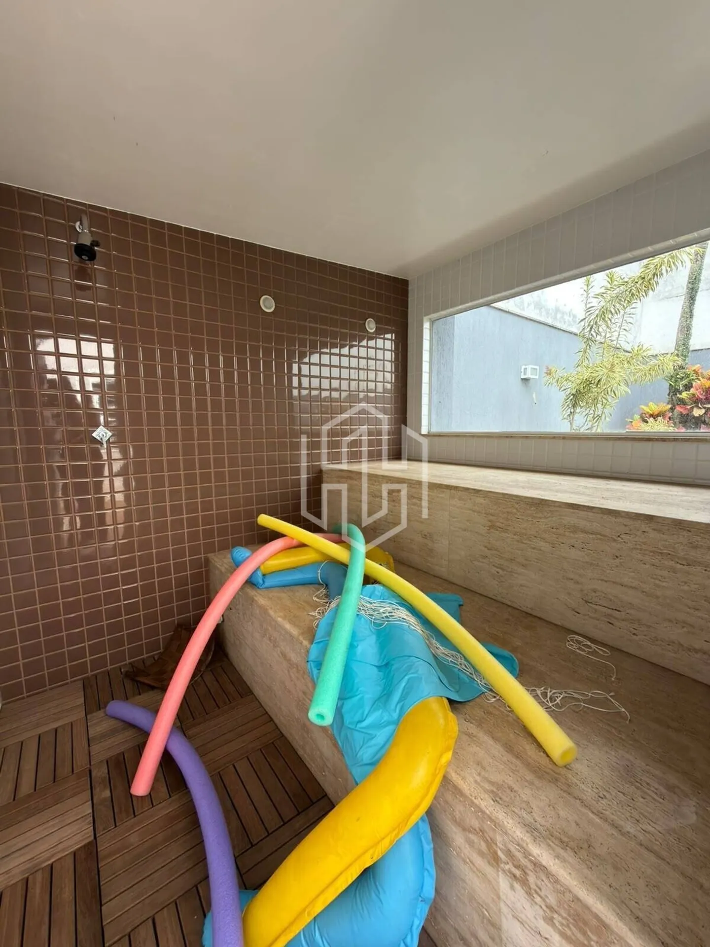 Балкон з грилем та 5 спалень: будинок 450 м² — photo 2
