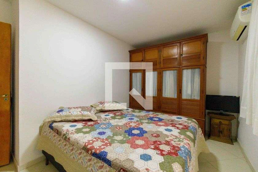 300 m² house with 5 en-suite bedrooms and private garden — photo 12