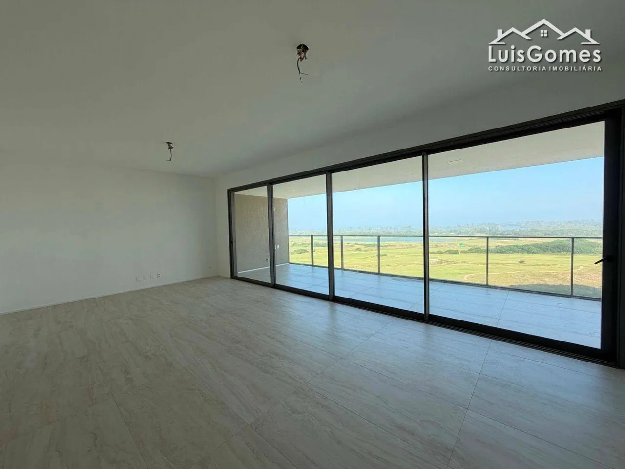 Apartment with 4 suites and a balcony view — photo 12