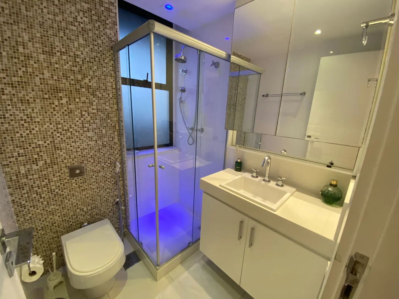 Furnished 2-bedroom apartment with balcony, 95 m² — photo 11