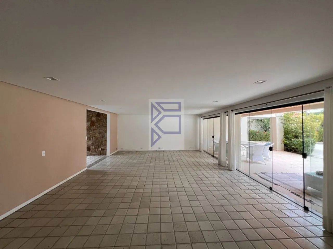 Casa com 5 quartos e 5 banheiros, vaga para 5 carros — photo 16