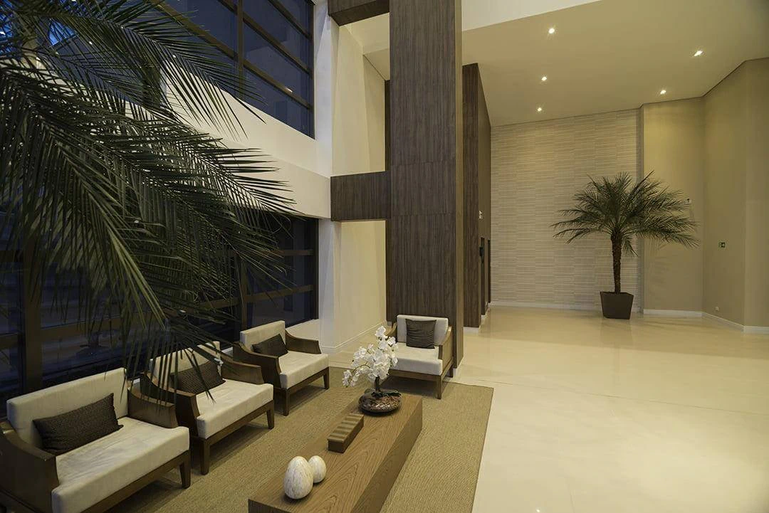 Меблированная квартира с 2 спальнями и балконом, 107 м²