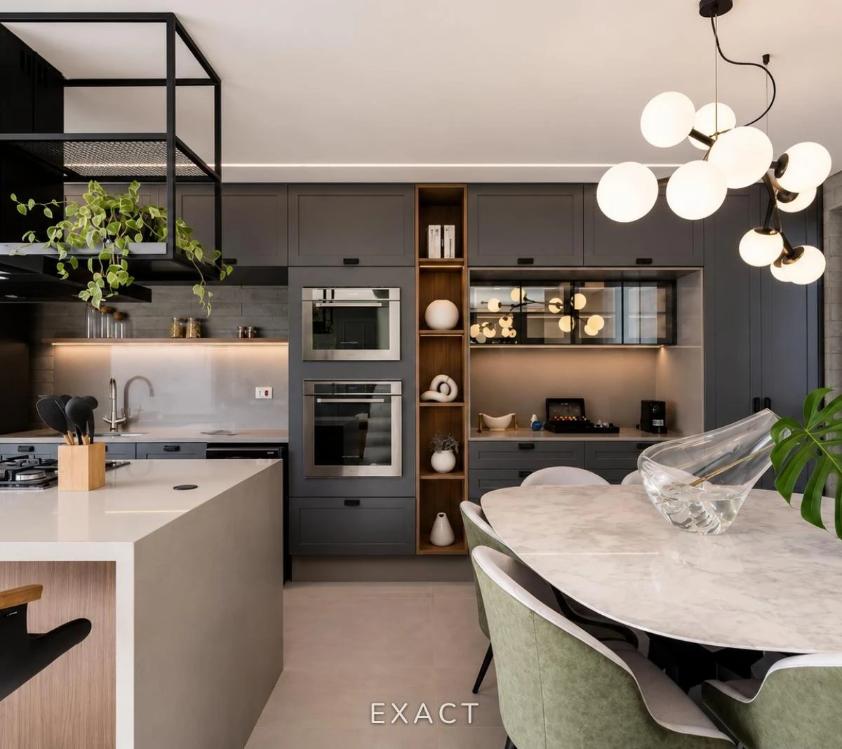 Casa mobiliada com 226 m² e 3 suítes, 4 vagas