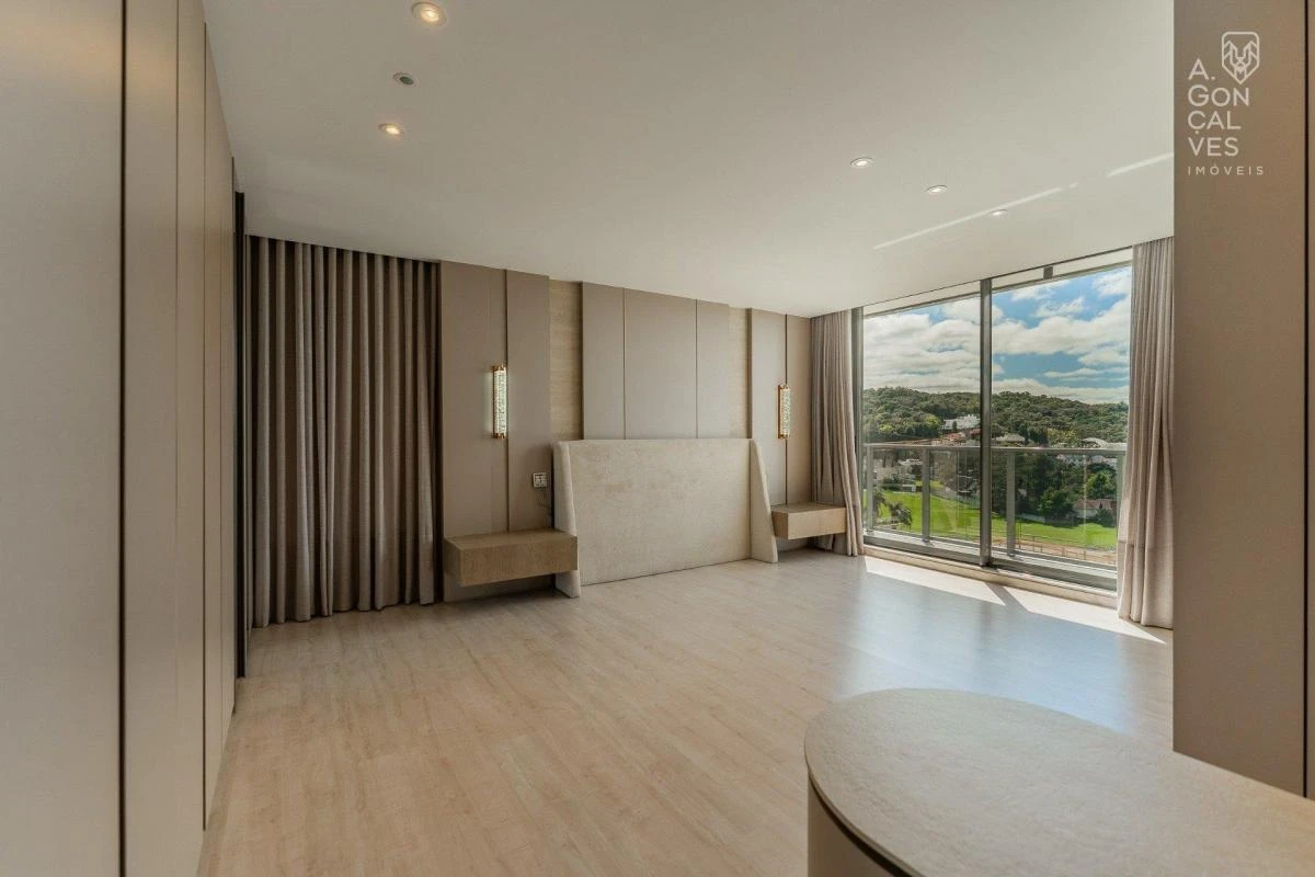 Furnished apartment with 3 en-suite bedrooms and 4 parking — photo 3