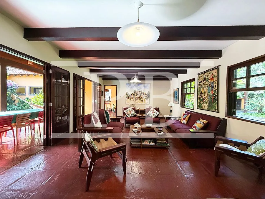 Casa com 4 dormitórios e varanda com churrasqueira — photo 17