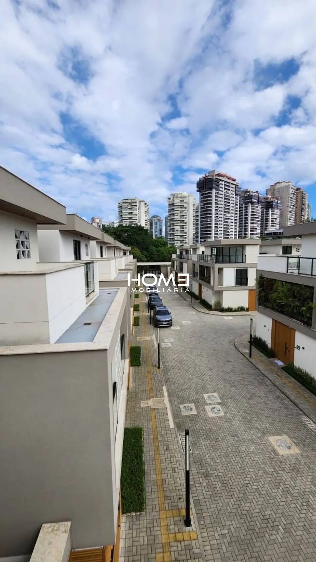 Furnished house, 357 m², with floor-to-ceiling windows — photo 19