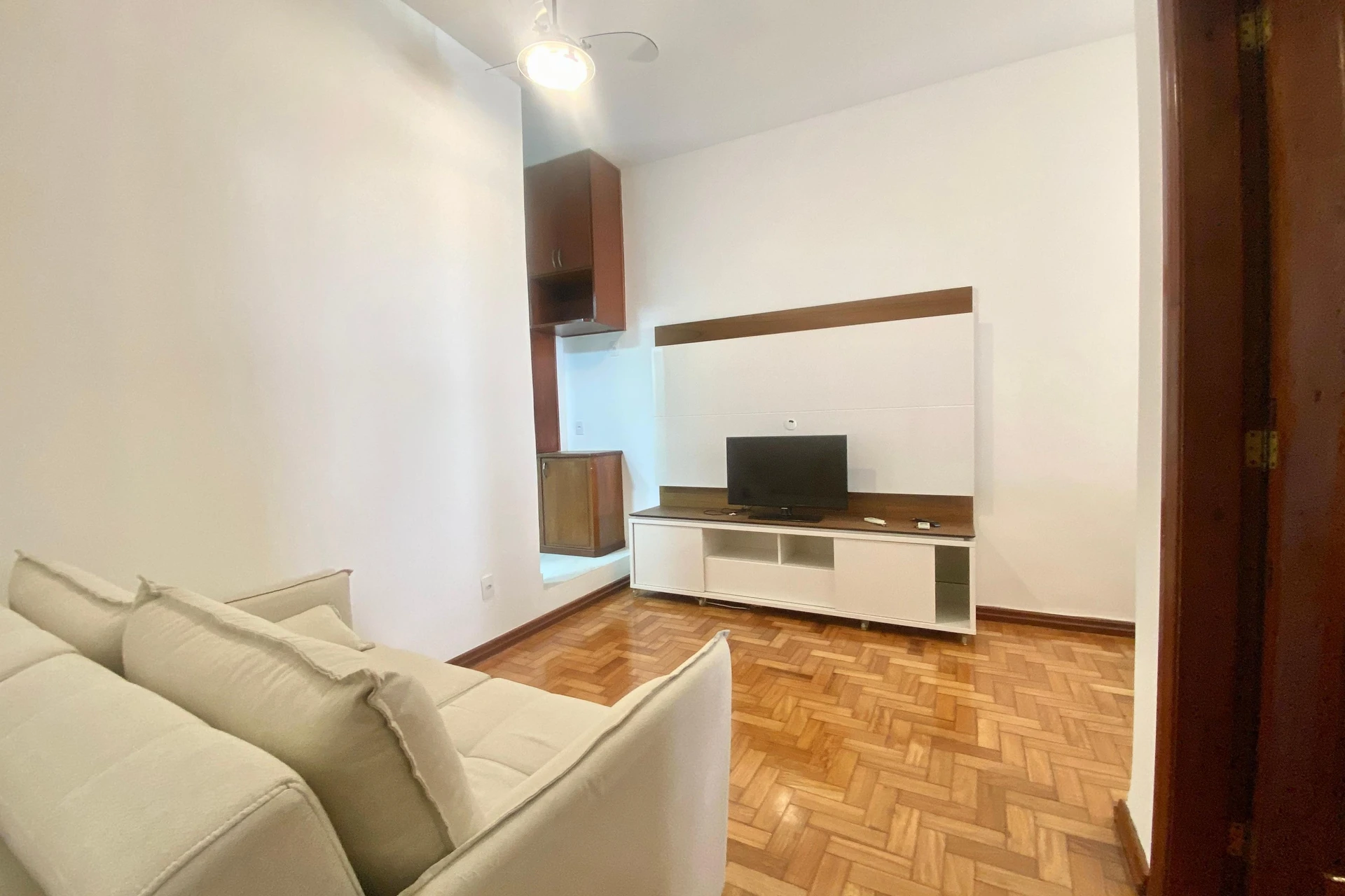 Квартира з 1 спальнею та 1 ванною без паркування — photo 8