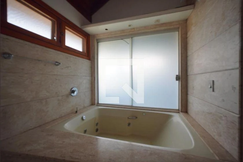 Панорамные окна и 7 спален: дом 700 м² — photo 48
