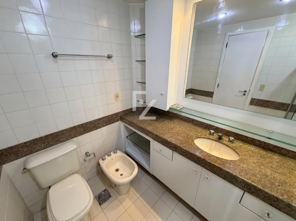Duplex apartment on the 20th floor with city and water views — photo 48