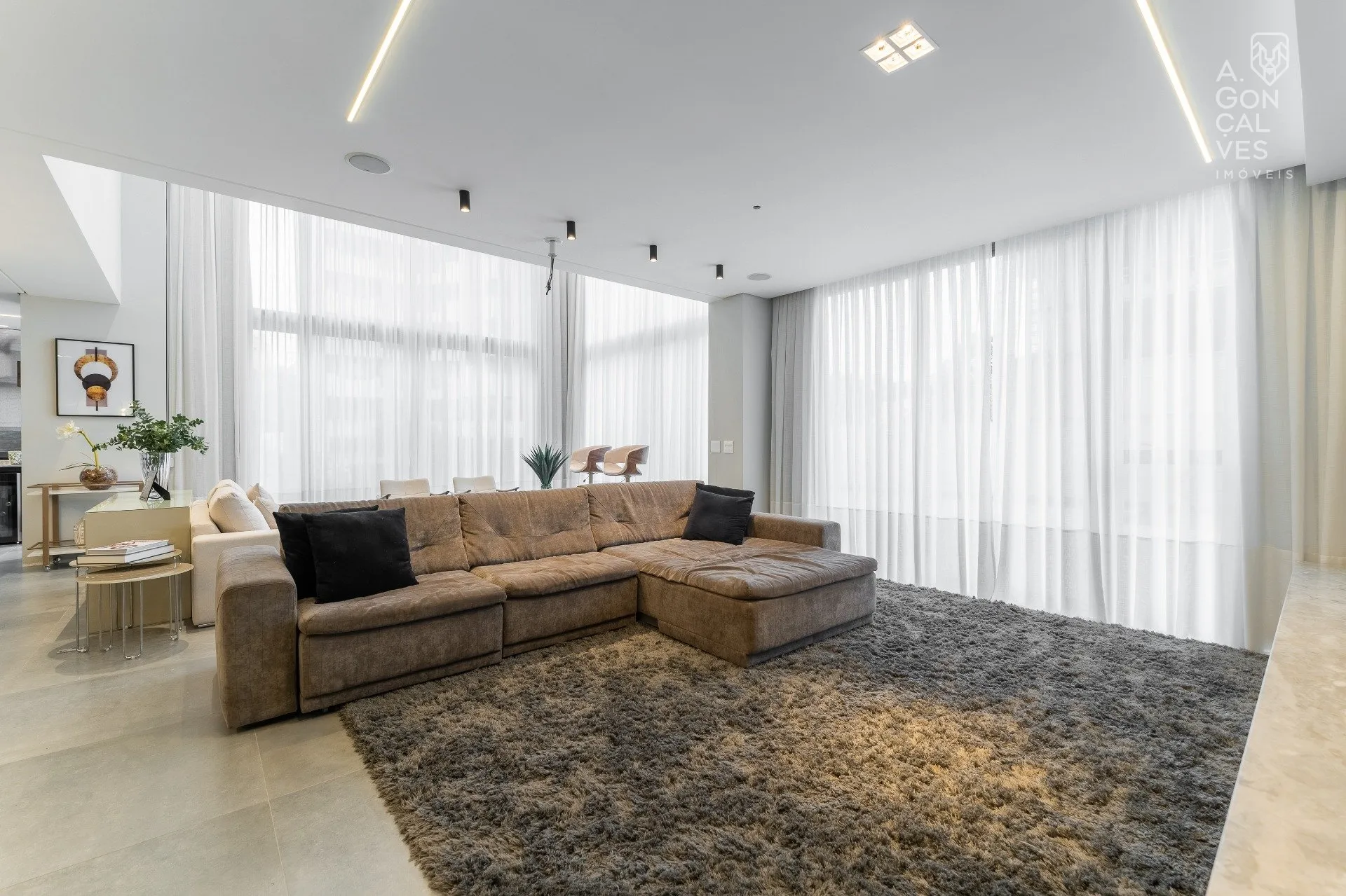 Furnished apartment with 3 bedrooms and open-plan kitchen — photo 19