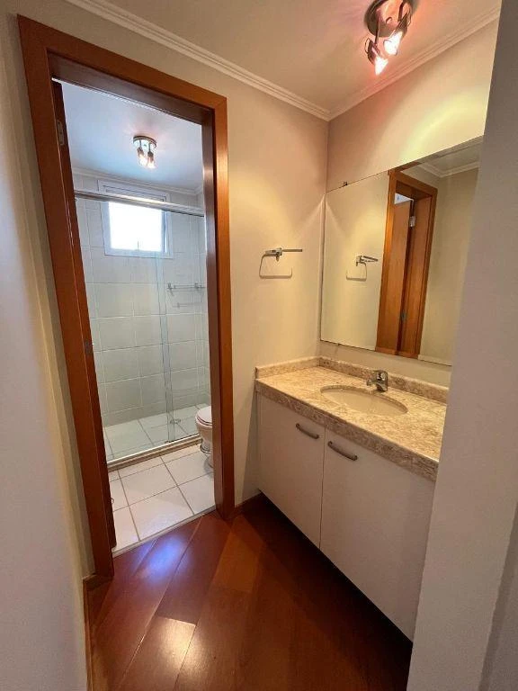 Bathtub in a 3-bedroom apartment, 145 m² — photo 33